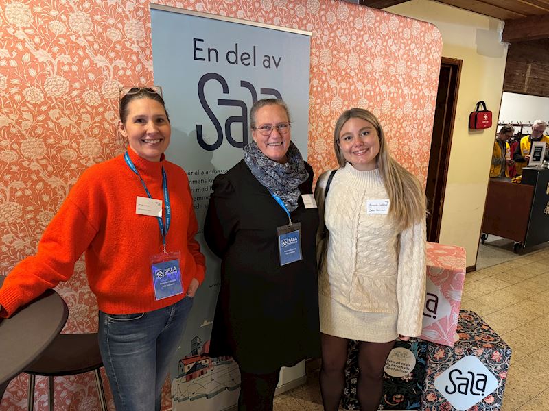 Näringslivsenhetens Ulrika Larsson och Åsa Stanaway tillsammans med kommunstyrelsens ordförande, Amanda Lindblad.